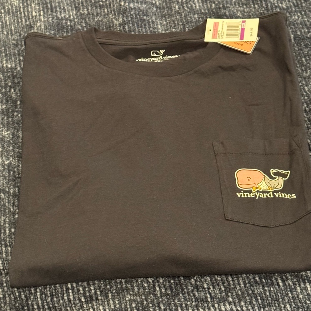 XXL Vineyard Vines Black  T-Shirt with Pocket New Years